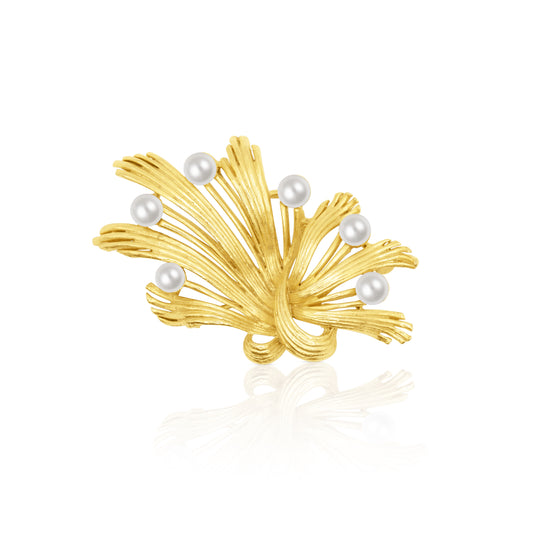 Elegant feather-shaped brooch with a cluster of white faux pearls on a gold-plated base, perfect for adding a touch of luxury to any outfit.